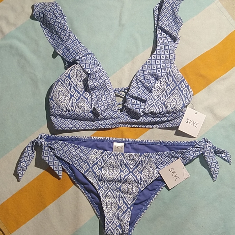 SKYE NWT Periwinkle ruffle top bikini side tie M/L